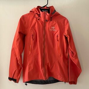 Arcteryx women’s Beta AR shell jacket raincoat medium orange